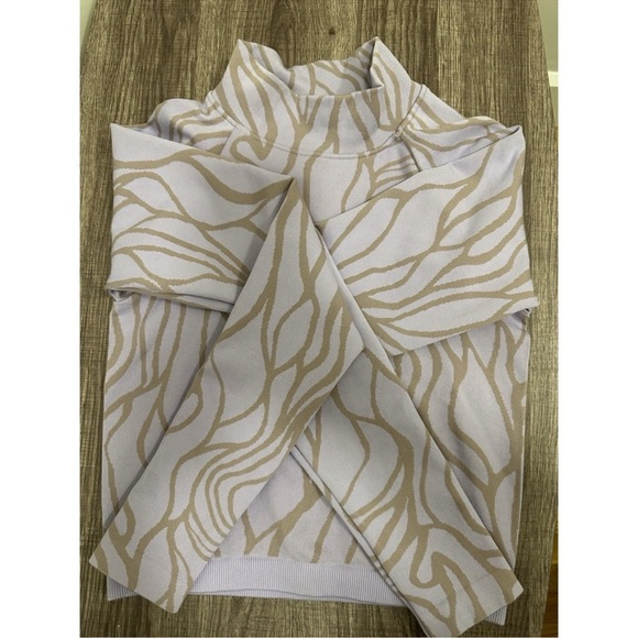 NWT Fabletics Lilac Activewear Top size:8 - Picture 4 of 9